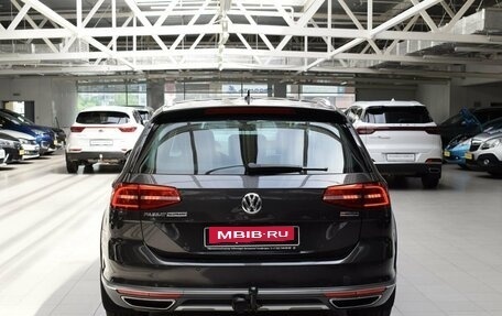 Volkswagen Passat B8 рестайлинг, 2017 год, 2 600 000 рублей, 6 фотография