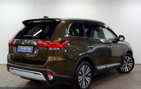 Mitsubishi Outlander III рестайлинг 3, 2020 год, 2 990 000 рублей, 3 фотография