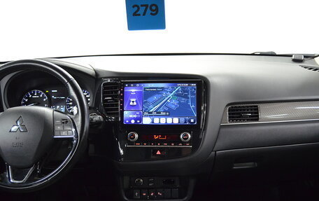 Mitsubishi Outlander III рестайлинг 3, 2020 год, 2 990 000 рублей, 13 фотография