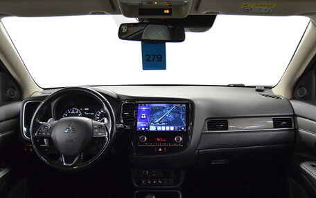 Mitsubishi Outlander III рестайлинг 3, 2020 год, 2 990 000 рублей, 18 фотография