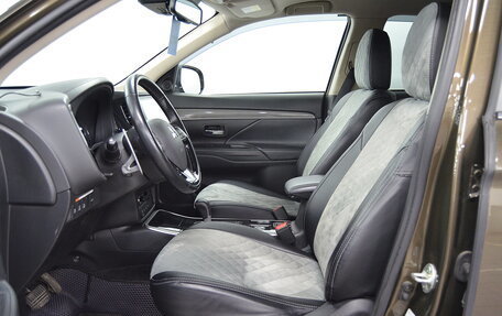 Mitsubishi Outlander III рестайлинг 3, 2020 год, 2 990 000 рублей, 10 фотография