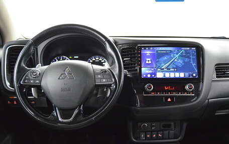 Mitsubishi Outlander III рестайлинг 3, 2020 год, 2 990 000 рублей, 11 фотография