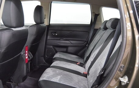 Mitsubishi Outlander III рестайлинг 3, 2020 год, 2 990 000 рублей, 17 фотография