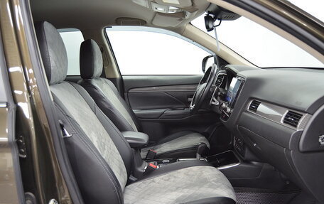 Mitsubishi Outlander III рестайлинг 3, 2020 год, 2 990 000 рублей, 24 фотография