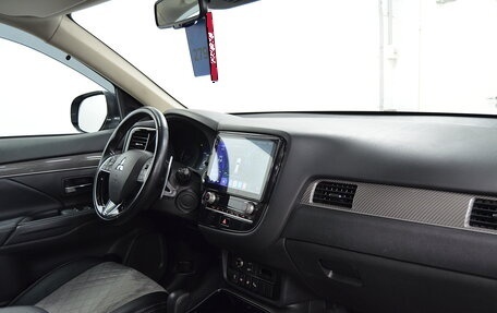 Mitsubishi Outlander III рестайлинг 3, 2020 год, 2 990 000 рублей, 23 фотография