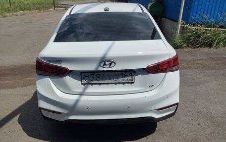 Hyundai Solaris II рестайлинг, 2018 год, 750 000 рублей, 3 фотография