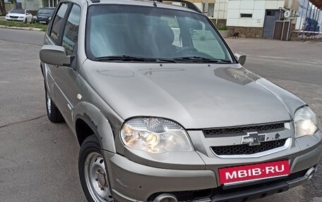 Chevrolet Niva I рестайлинг, 2011 год, 650 000 рублей, 4 фотография