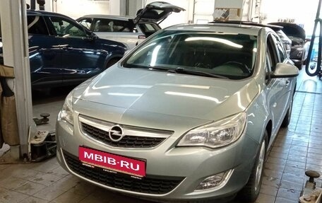 Opel Astra J, 2011 год, 670 000 рублей, 1 фотография