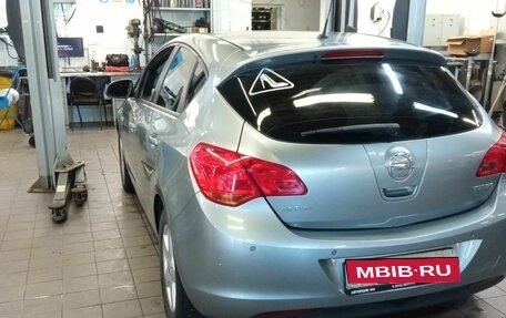 Opel Astra J, 2011 год, 670 000 рублей, 4 фотография