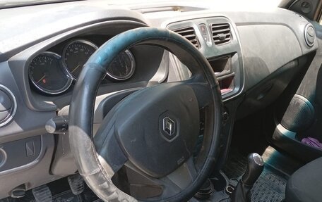 Renault Logan II, 2018 год, 470 000 рублей, 4 фотография