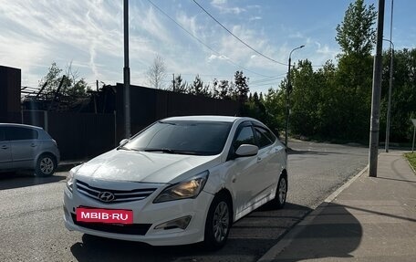 Hyundai Solaris II рестайлинг, 2015 год, 550 000 рублей, 3 фотография