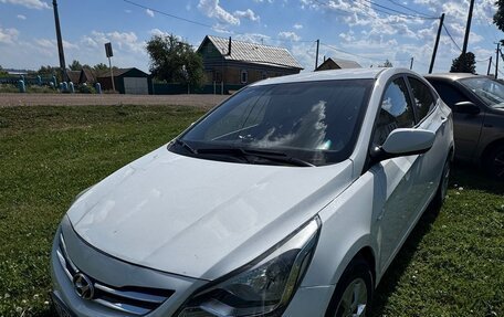 Hyundai Solaris II рестайлинг, 2015 год, 750 000 рублей, 3 фотография