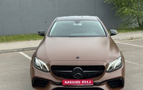 Mercedes-Benz E-Класс, 2019 год, 3 300 000 рублей, 1 фотография