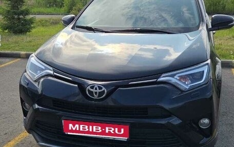 Toyota RAV4, 2017 год, 2 350 000 рублей, 4 фотография