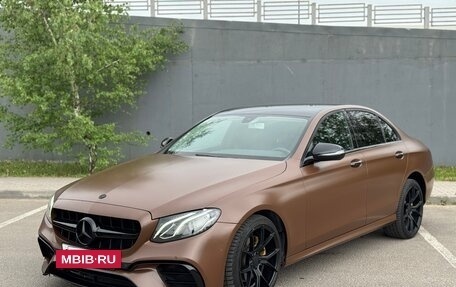 Mercedes-Benz E-Класс, 2019 год, 3 300 000 рублей, 4 фотография