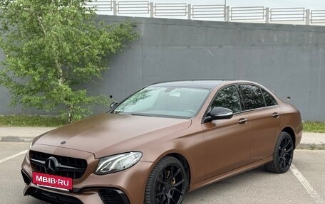 Mercedes-Benz E-Класс, 2019 год, 3 300 000 рублей, 3 фотография