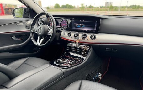 Mercedes-Benz E-Класс, 2019 год, 3 300 000 рублей, 16 фотография