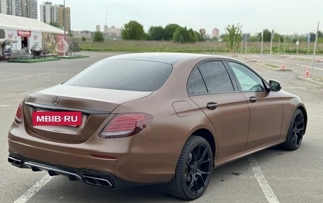 Mercedes-Benz E-Класс, 2019 год, 3 300 000 рублей, 10 фотография