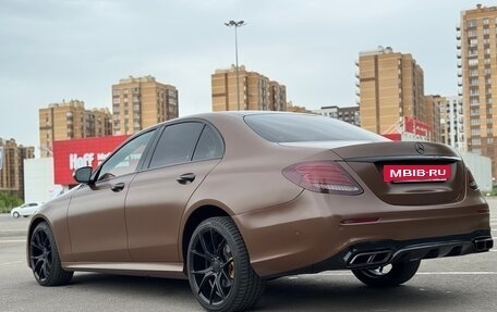 Mercedes-Benz E-Класс, 2019 год, 3 300 000 рублей, 6 фотография
