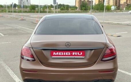 Mercedes-Benz E-Класс, 2019 год, 3 300 000 рублей, 12 фотография