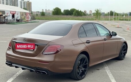 Mercedes-Benz E-Класс, 2019 год, 3 300 000 рублей, 8 фотография