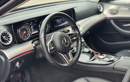 Mercedes-Benz E-Класс, 2019 год, 3 300 000 рублей, 21 фотография