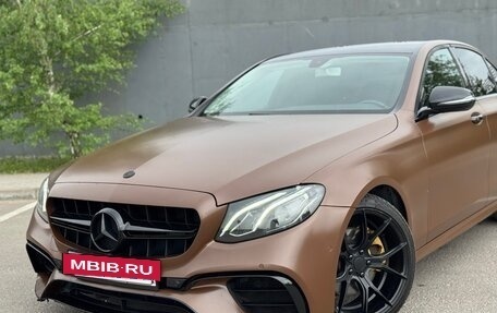 Mercedes-Benz E-Класс, 2019 год, 3 300 000 рублей, 25 фотография