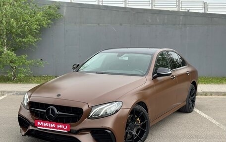 Mercedes-Benz E-Класс, 2019 год, 3 300 000 рублей, 26 фотография