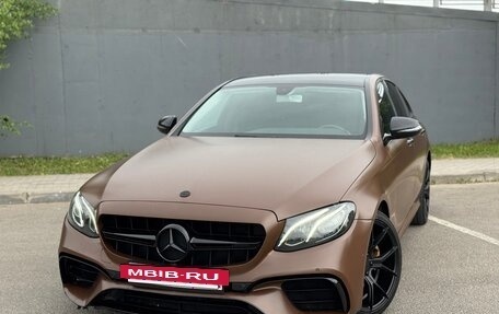 Mercedes-Benz E-Класс, 2019 год, 3 300 000 рублей, 24 фотография