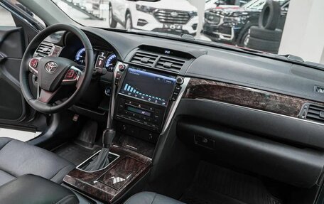 Toyota Camry, 2017 год, 2 099 000 рублей, 9 фотография