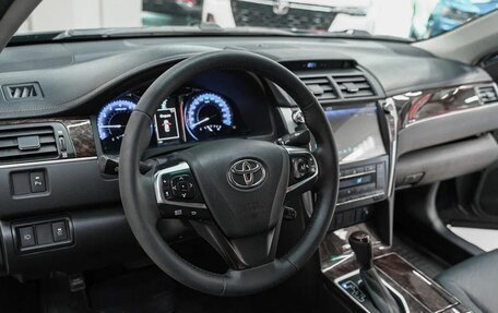 Toyota Camry, 2017 год, 2 099 000 рублей, 7 фотография