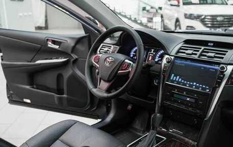 Toyota Camry, 2017 год, 2 099 000 рублей, 10 фотография