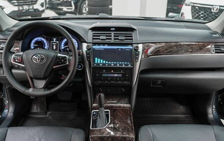 Toyota Camry, 2017 год, 2 099 000 рублей, 6 фотография