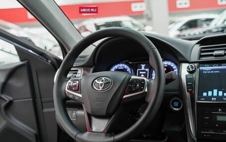 Toyota Camry, 2017 год, 2 099 000 рублей, 8 фотография