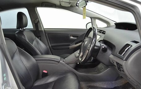 Toyota Prius, 2011 год, 840 000 рублей, 17 фотография