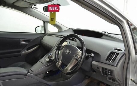 Toyota Prius, 2011 год, 840 000 рублей, 16 фотография