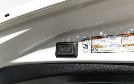 Toyota RAV4, 2018 год, 2 299 700 рублей, 16 фотография