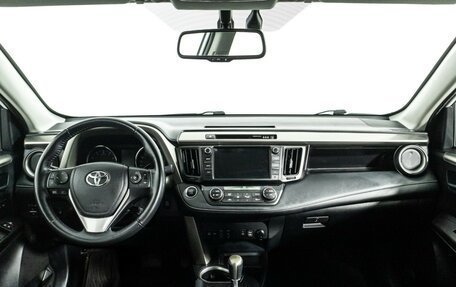 Toyota RAV4, 2018 год, 2 299 700 рублей, 13 фотография