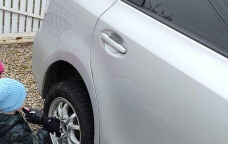 Toyota Prius Alpha I (ZVW40/41), 2013 год, 1 290 000 рублей, 4 фотография
