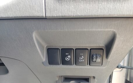 Toyota Prius Alpha I (ZVW40/41), 2013 год, 1 290 000 рублей, 17 фотография