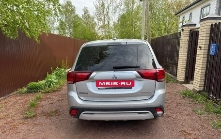 Mitsubishi Outlander III рестайлинг 3, 2019 год, 1 790 000 рублей, 3 фотография