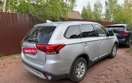 Mitsubishi Outlander III рестайлинг 3, 2019 год, 1 790 000 рублей, 4 фотография