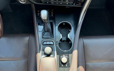 Lexus RX IV рестайлинг, 2018 год, 4 094 000 рублей, 10 фотография