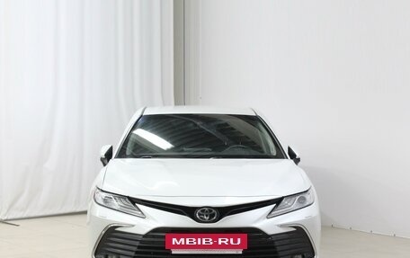 Toyota Camry, 2021 год, 3 380 000 рублей, 2 фотография