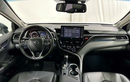 Toyota Camry, 2021 год, 3 380 000 рублей, 14 фотография