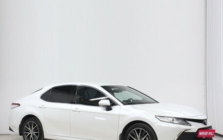 Toyota Camry, 2021 год, 3 380 000 рублей, 3 фотография