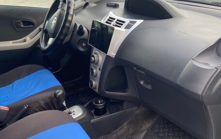 Toyota Yaris III рестайлинг, 2006 год, 600 000 рублей, 9 фотография
