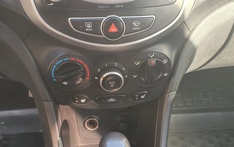 Hyundai Solaris II рестайлинг, 2011 год, 690 000 рублей, 5 фотография