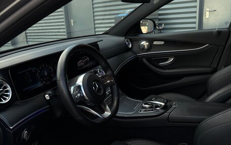 Mercedes-Benz E-Класс, 2018 год, 3 780 000 рублей, 10 фотография