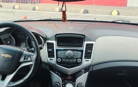 Chevrolet Cruze II, 2011 год, 970 000 рублей, 6 фотография